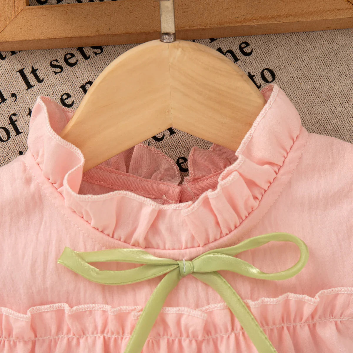 Vestido Infantil Feminino Rosa com Laço Verde e Babado – Charme e Delicadeza para Todas as Ocasiões