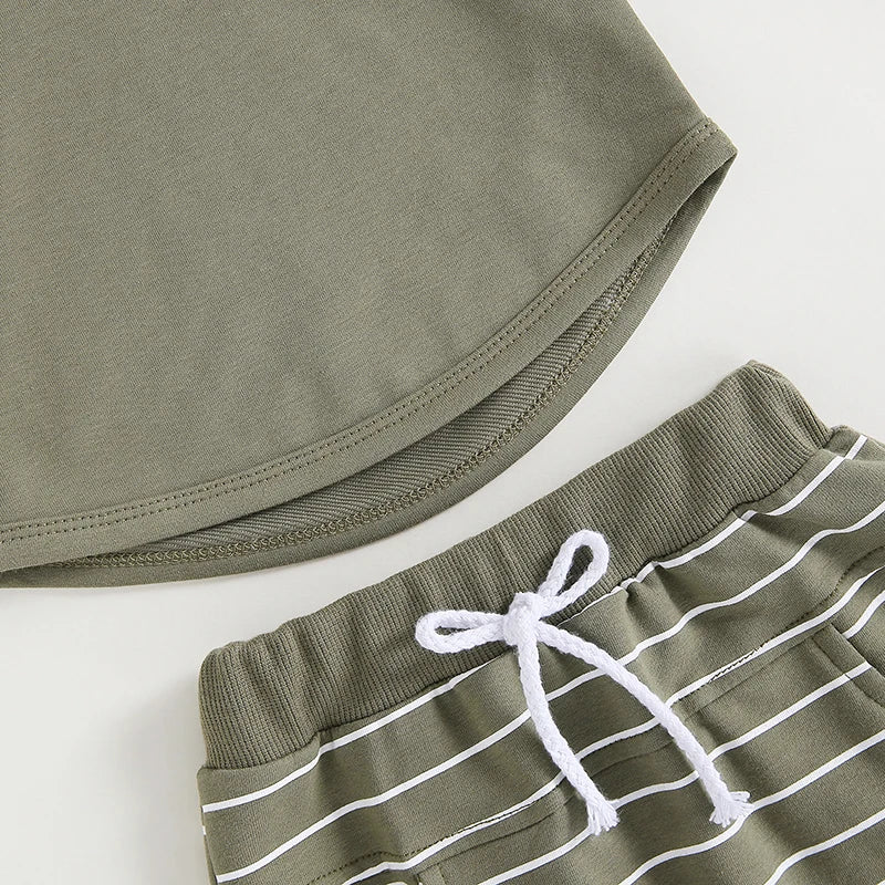 Conjunto Infantil Masculino de Verão – Camiseta de Algodão e Shorts Listrados Elásticos