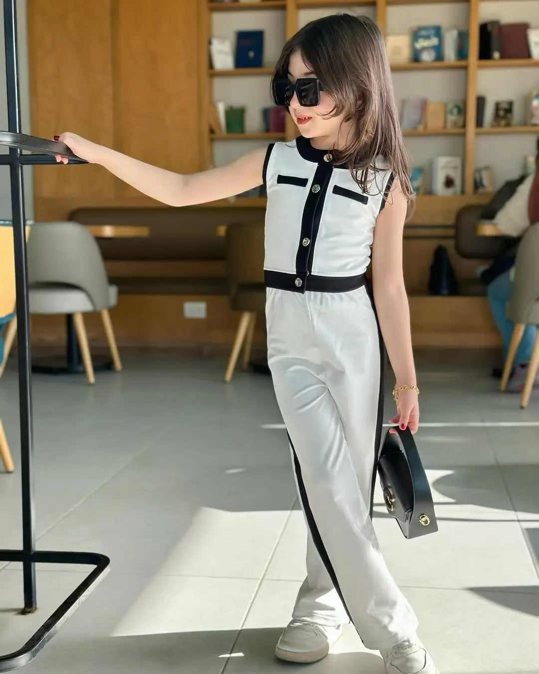 Macacão Infantil Feminino Fashion Preto e Branco – Estilo Moderno para Pequenas Cheias de Atitude