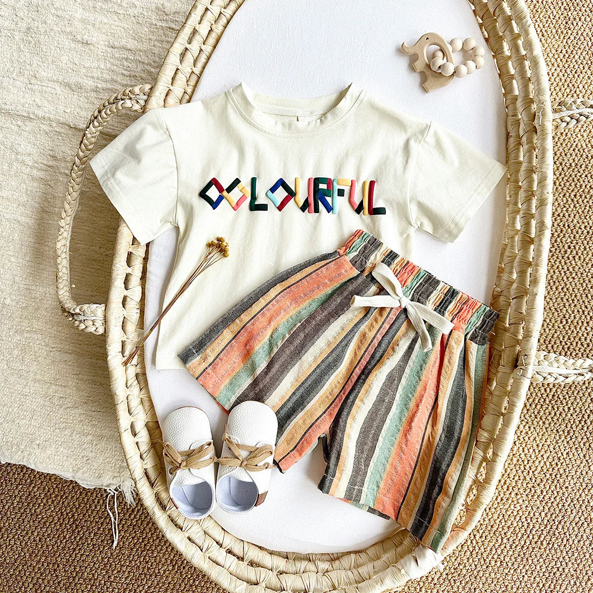 Conjunto Infantil Unissex Camiseta Colourful e Short Listrado – Estilo e Alegria para o Dia a Dia