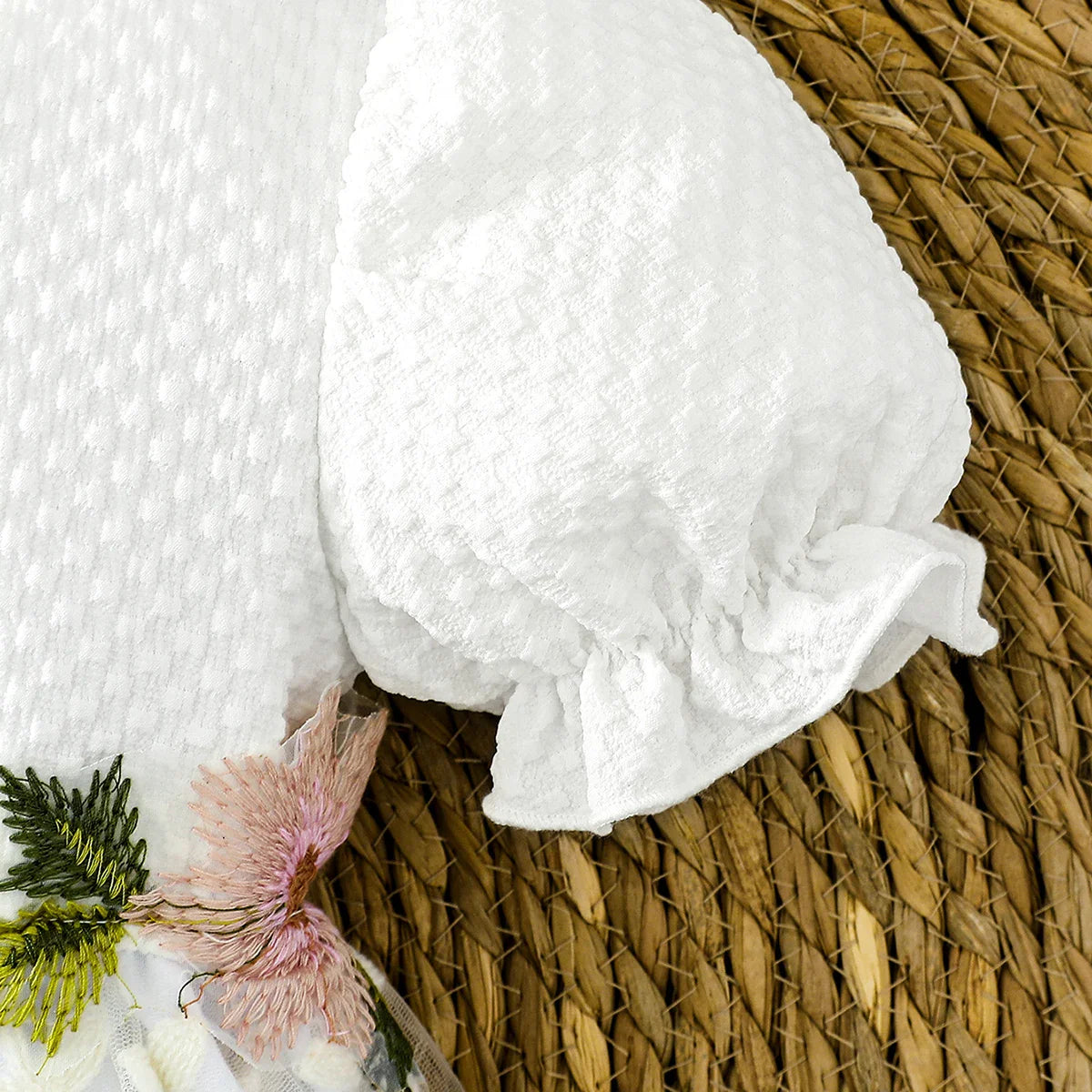 Vestido Infantil Branco com Bordado Floral Colorido – Roupa de Festa para Meninas