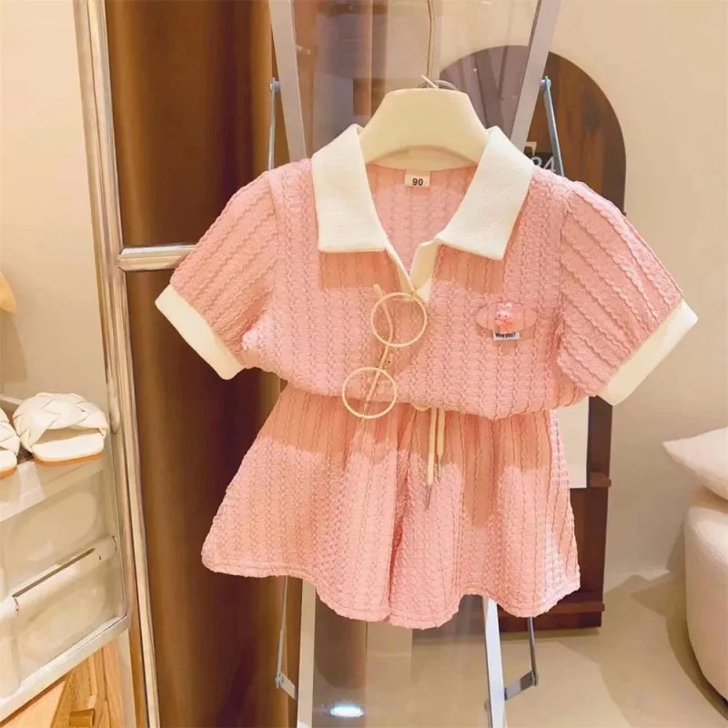 Conjunto Infantil Feminino Rosa com Blusa Polo e Saia – Estilo e Delicadeza para as Pequenas