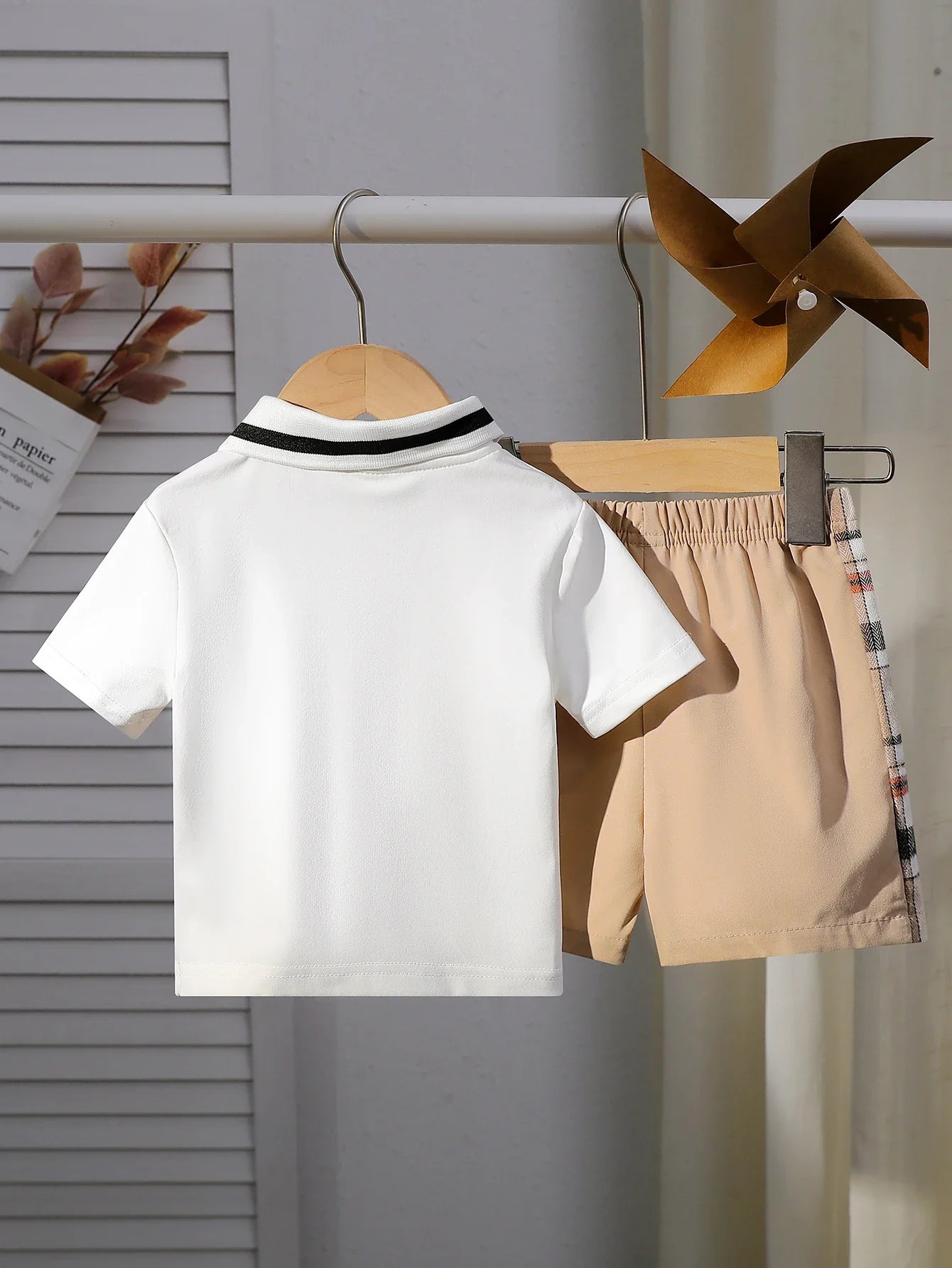 Conjunto Infantil Masculino de Verão – Camiseta Polo e Short com Detalhes em Xadrez Clássico