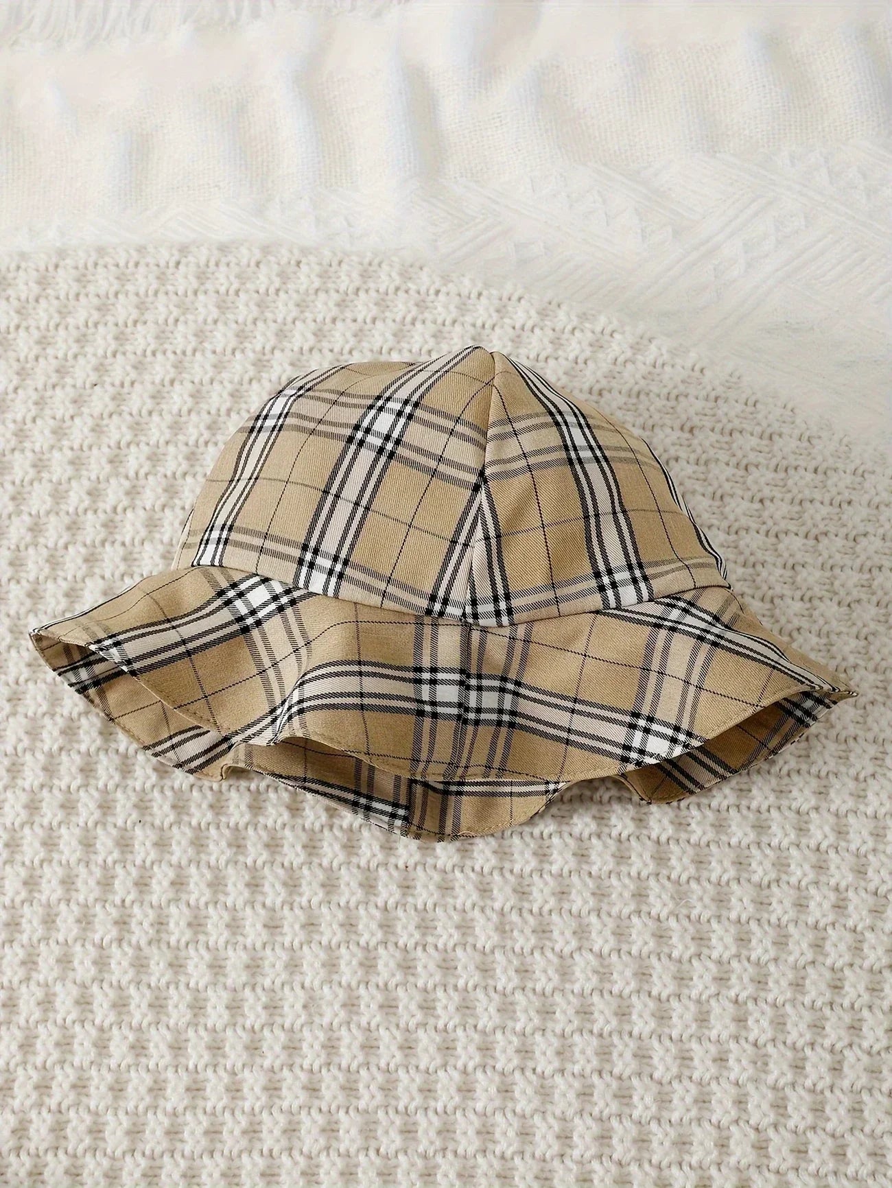Macacão Infantil Masculino de Verão com Gola Xadrez e Chapéu – Conforto e Estilo para Bebês