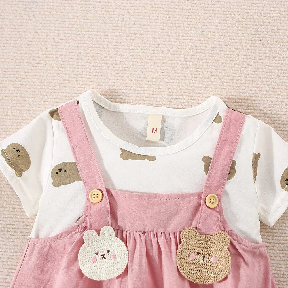 Conjunto Infantil Feminino Camiseta Estampada e Vestido Jardineira Bege – Charme e Conforto para o Dia a Dia