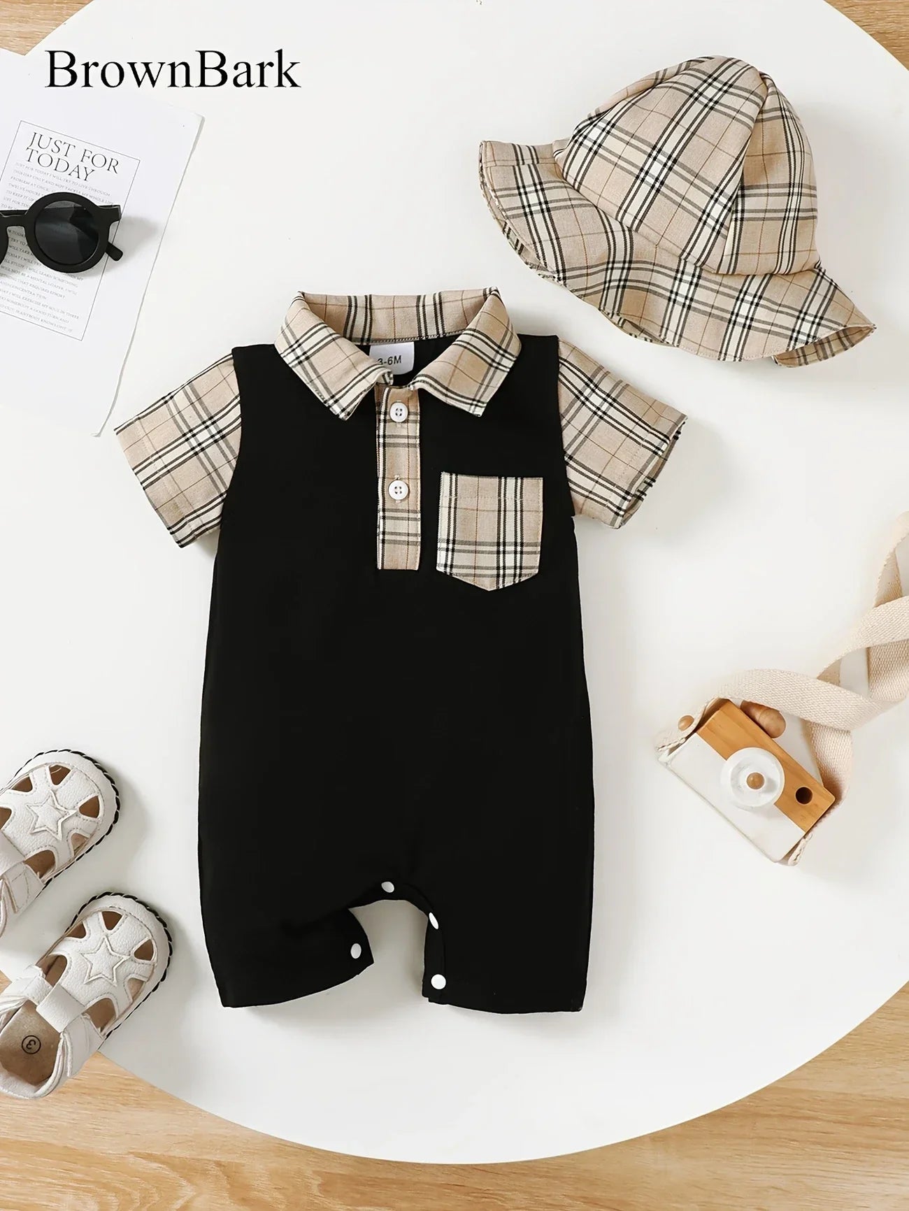 Macacão Infantil Masculino de Verão com Gola Xadrez e Chapéu – Conforto e Estilo para Bebês