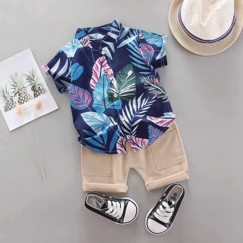 Conjunto Infantil Masculino de Verão – Camisa Estampada Tropical e Bermuda Bege