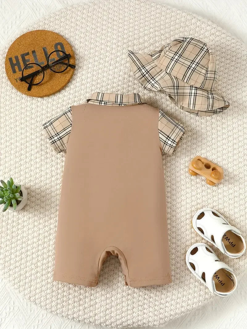 Macacão Infantil Masculino de Verão com Gola Xadrez e Chapéu – Conforto e Estilo para Bebês