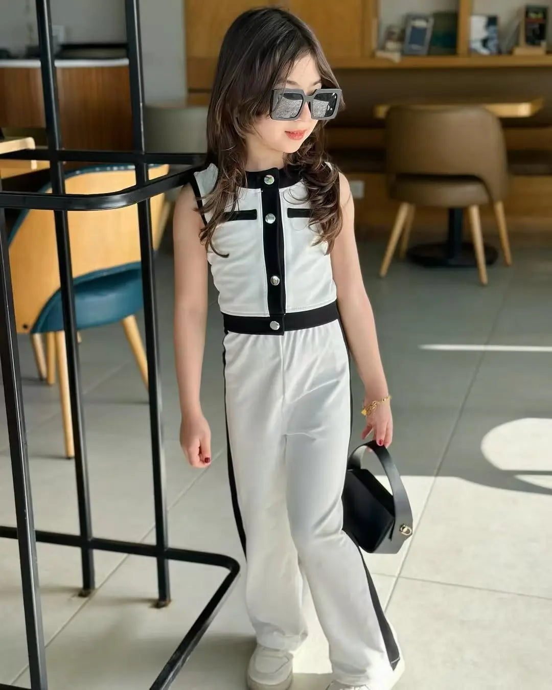 Macacão Infantil Feminino Fashion Preto e Branco – Estilo Moderno para Pequenas Cheias de Atitude