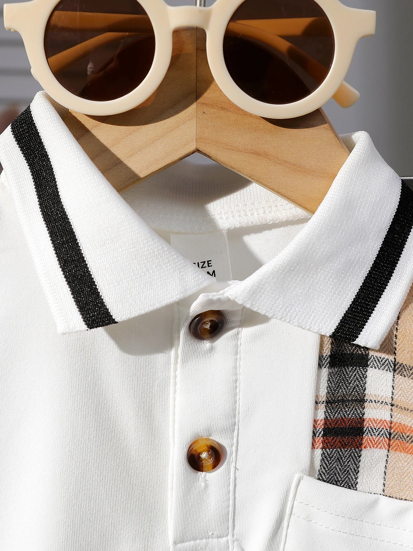 Conjunto Infantil Masculino de Verão – Camiseta Polo e Short com Detalhes em Xadrez Clássico