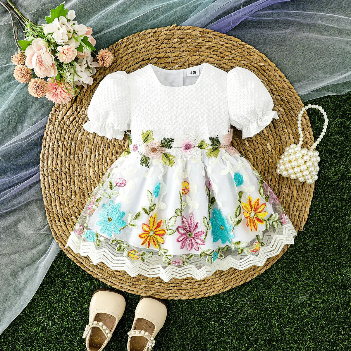 Vestido Infantil Branco com Bordado Floral Colorido – Roupa de Festa para Meninas