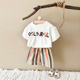 Conjunto Infantil Unissex Camiseta Colourful e Short Listrado – Estilo e Alegria para o Dia a Dia