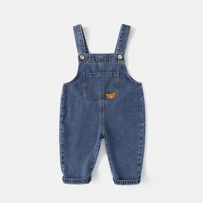 Jardineira Infantil Jeans Unissex com Aplique de Ursinho – Conforto e Estilo para Todas as Estações