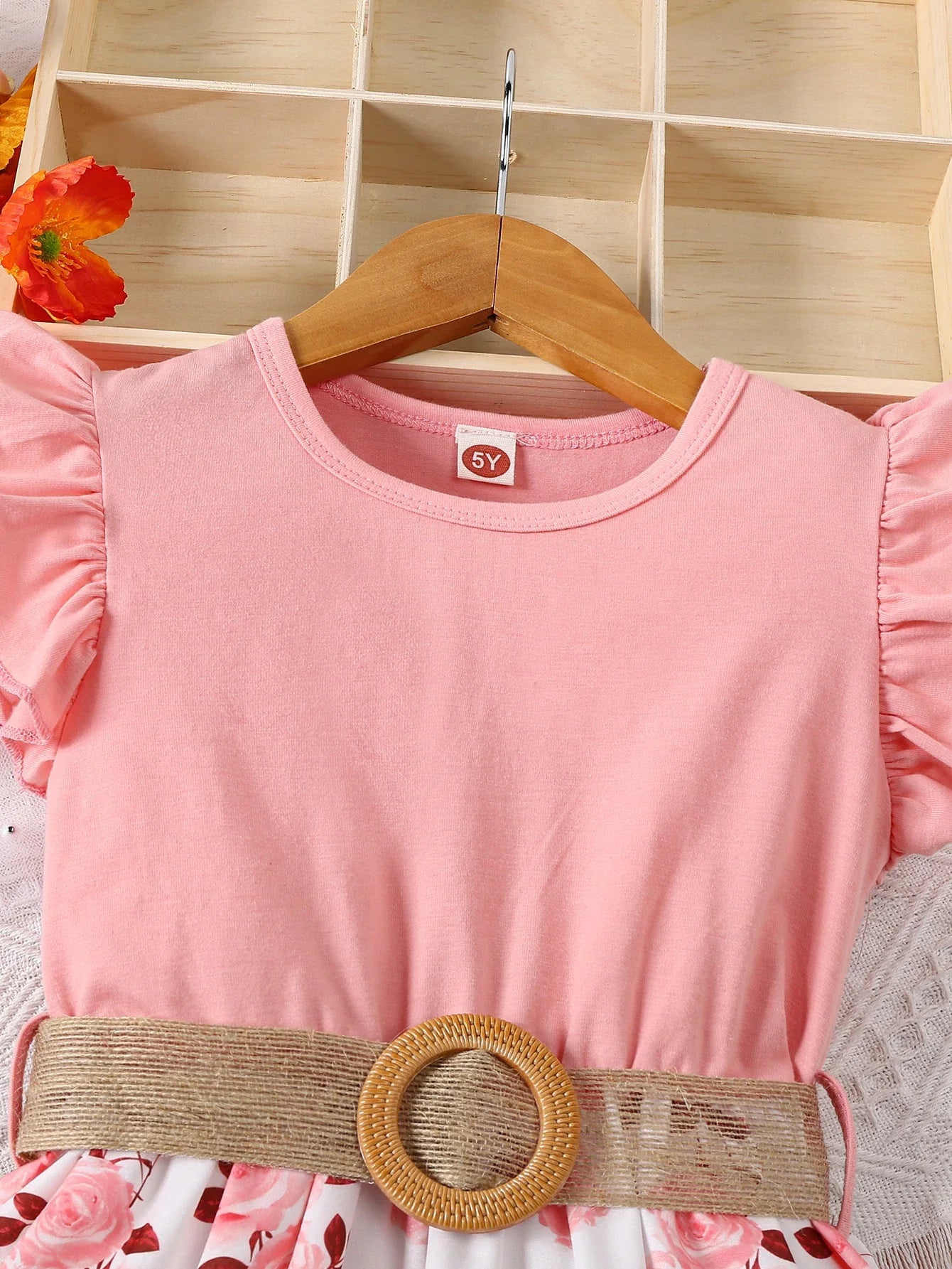 Vestido Infantil Floral de Verão com Babados e Cinto – Estilo Romântico e Mangas Voaladas