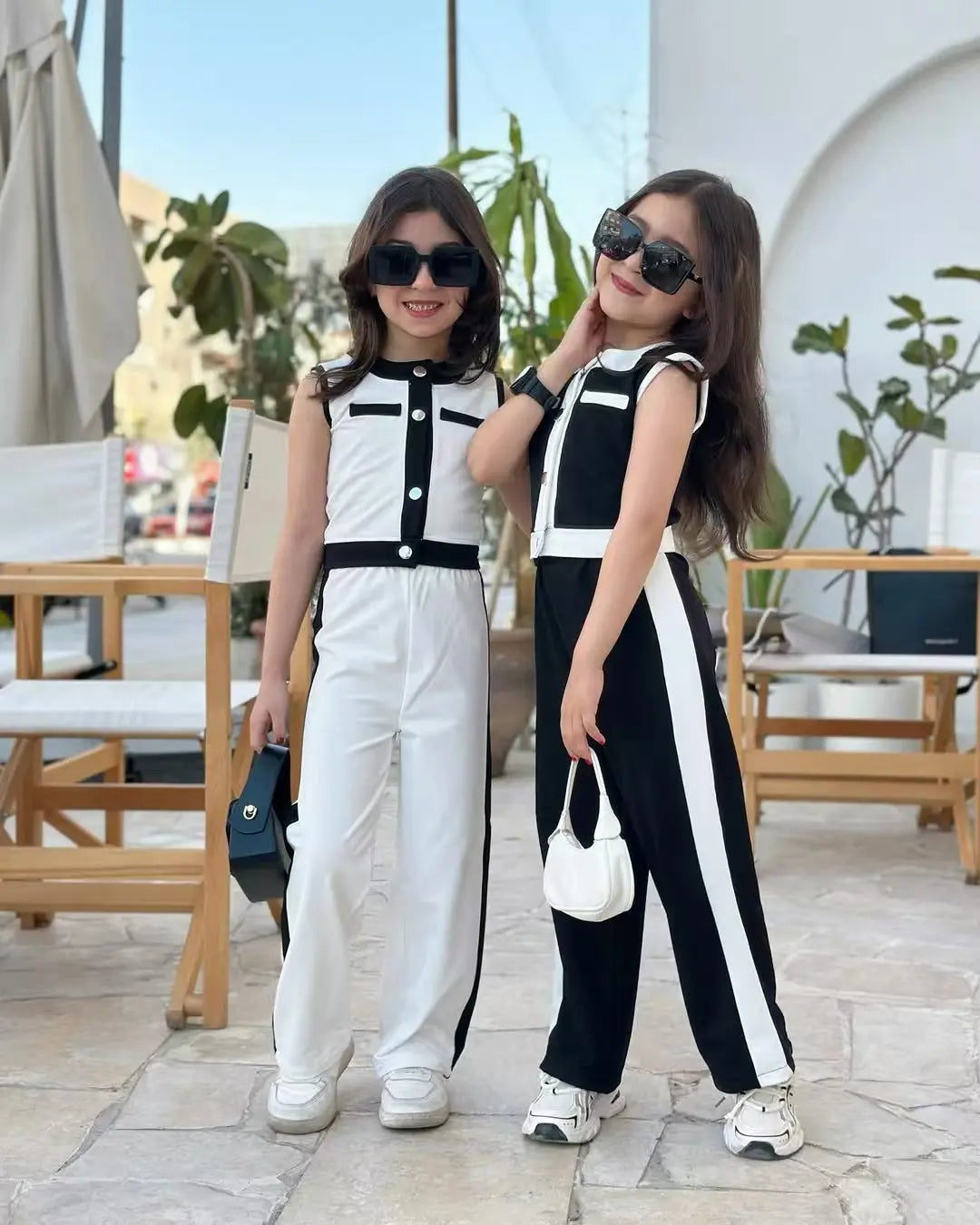 Macacão Infantil Feminino Fashion Preto e Branco – Estilo Moderno para Pequenas Cheias de Atitude