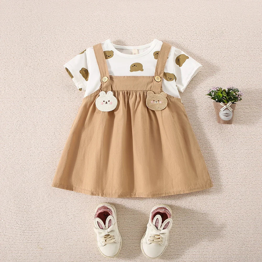 Conjunto Infantil Feminino Camiseta Estampada e Vestido Jardineira Bege – Charme e Conforto para o Dia a Dia
