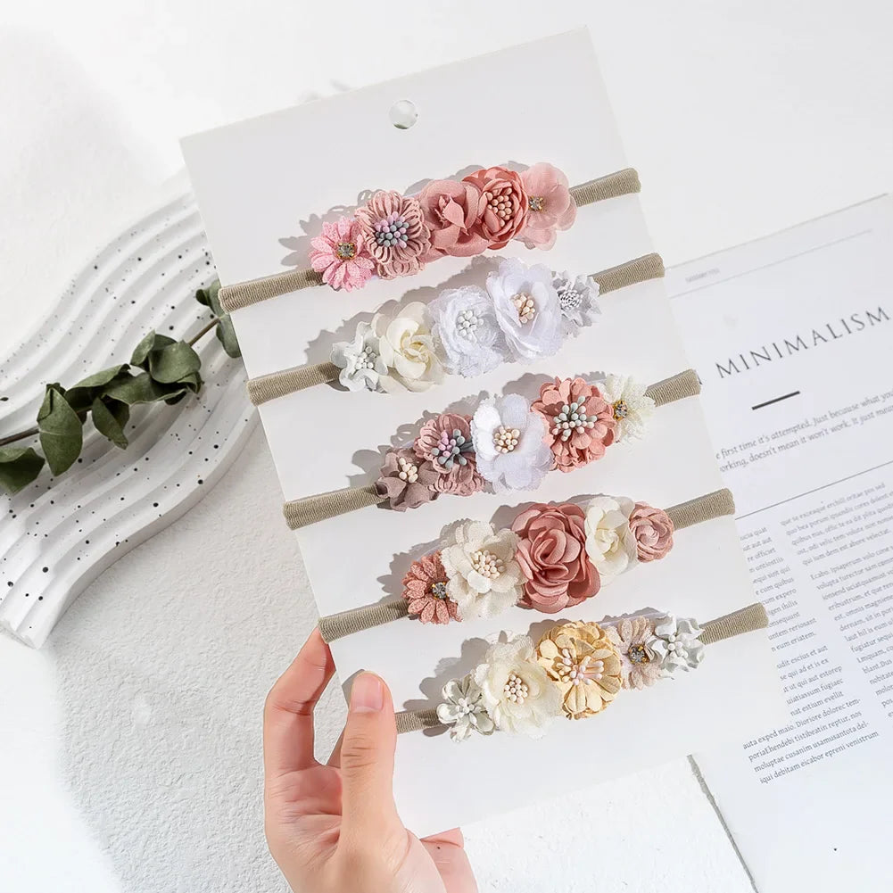 5 Tiaras Florais para Bebê Recém-Nascido – Faixas de Cabelo de Nylon com Flores Artificiais e Strass