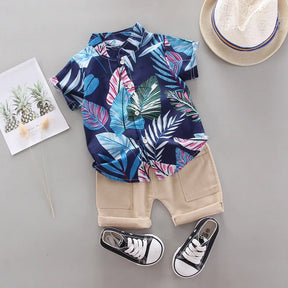 Conjunto Infantil Masculino de Verão – Camisa Estampada Tropical e Bermuda Bege