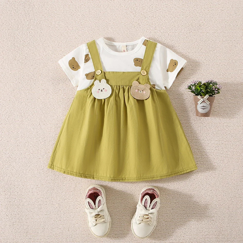 Conjunto Infantil Feminino Camiseta Estampada e Vestido Jardineira Bege – Charme e Conforto para o Dia a Dia