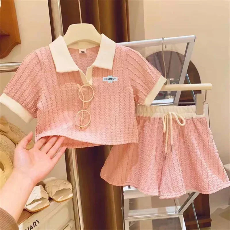 Conjunto Infantil Feminino Rosa com Blusa Polo e Saia – Estilo e Delicadeza para as Pequenas