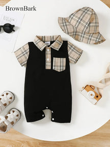 Macacão Infantil Masculino de Verão com Gola Xadrez e Chapéu – Conforto e Estilo para Bebês