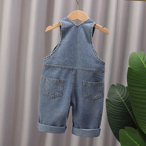 Jardineira Infantil Jeans Unissex com Aplique de Ursinho – Conforto e Estilo para Todas as Estações