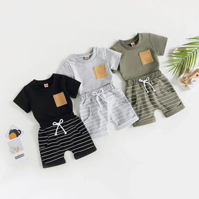 Conjunto Infantil Masculino de Verão – Camiseta de Algodão e Shorts Listrados Elásticos