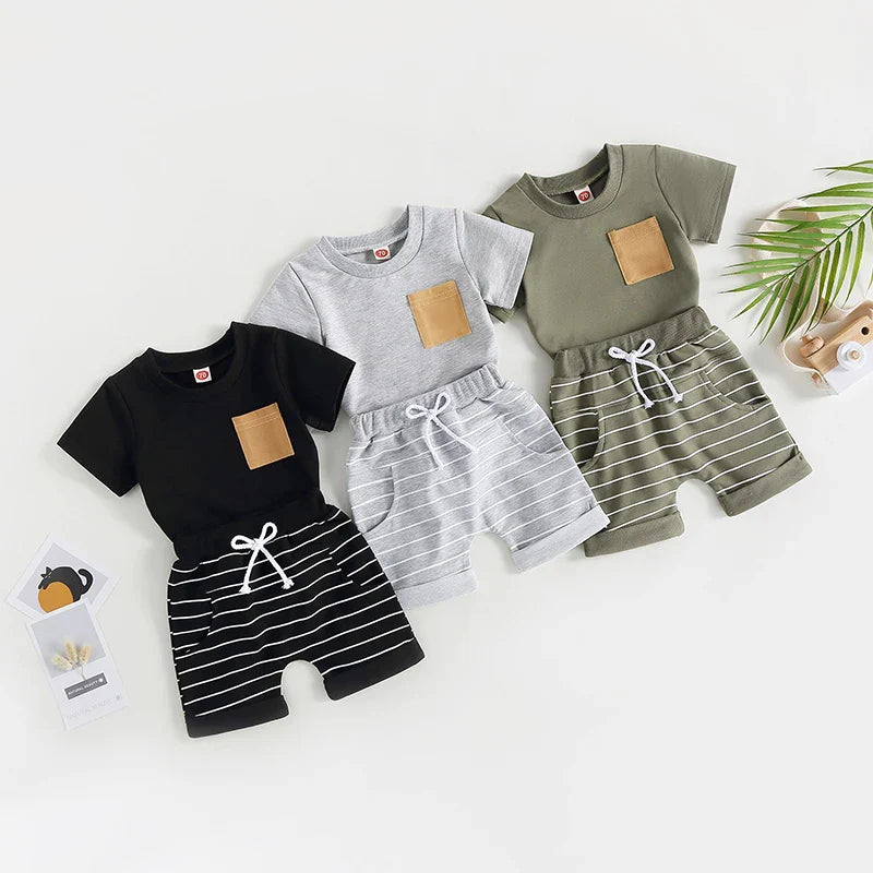 Conjunto Infantil Masculino de Verão – Camiseta de Algodão e Shorts Listrados Elásticos