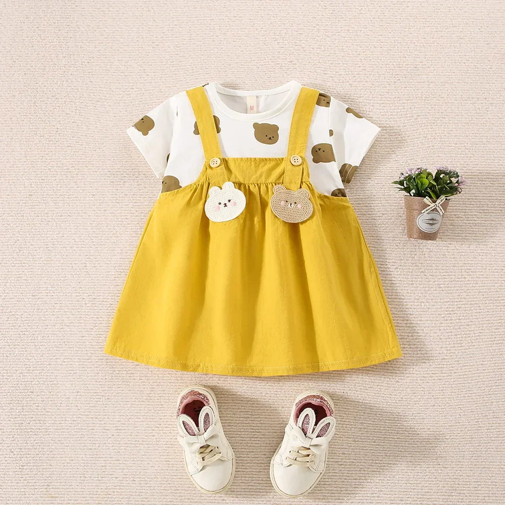 Conjunto Infantil Feminino Camiseta Estampada e Vestido Jardineira Bege – Charme e Conforto para o Dia a Dia