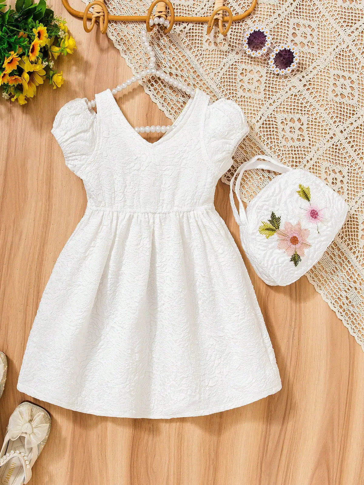 Vestido Infantil Branco Bordado com Bolero e Bolsa – Roupa de Festa para Meninas