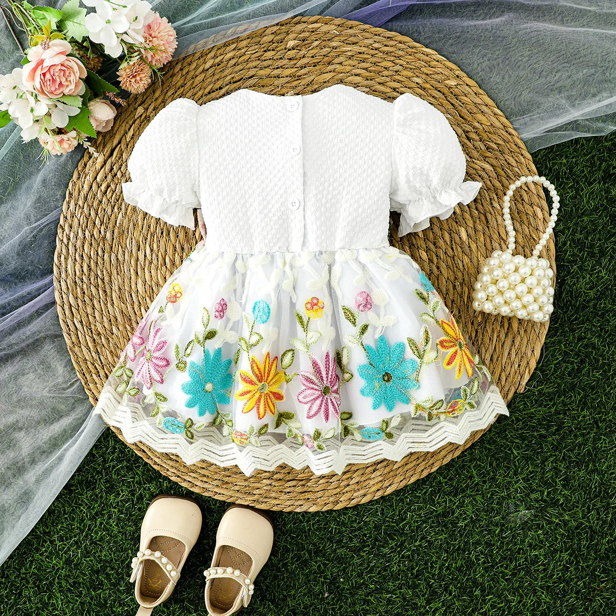 Vestido Infantil Branco com Bordado Floral Colorido – Roupa de Festa para Meninas